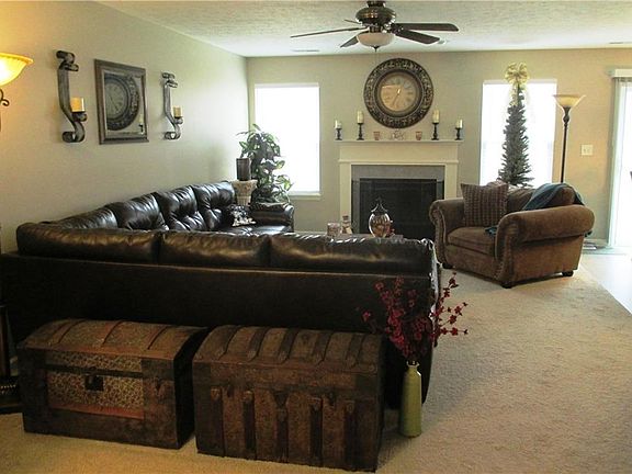 3rd image of 1691 Rosewood Dr