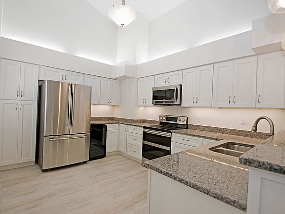 2nd image of 3450 Hillmoor Dr