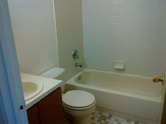 3rd image of 1356 Putnam Ave