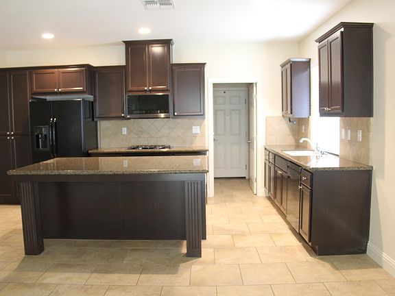 4th image of 1031 Shady Grove St
