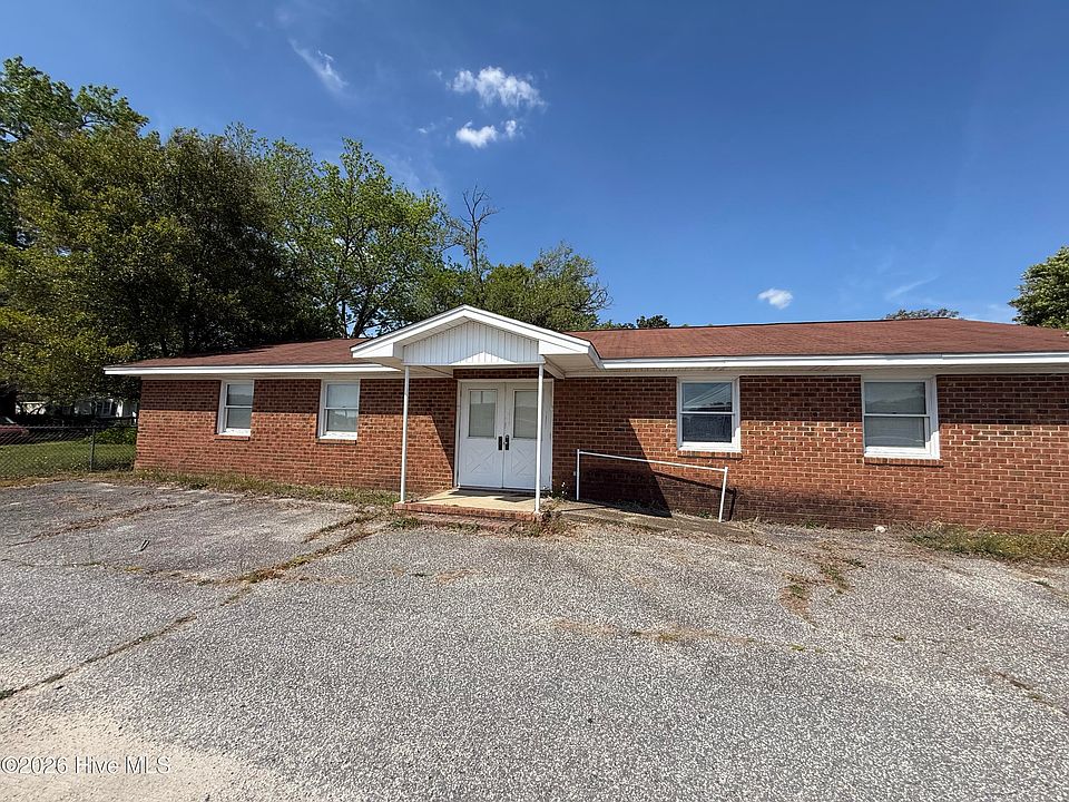 1st image of 212 S Gillespie Street