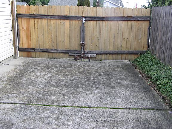4th image of 13606 NE 6th Ave