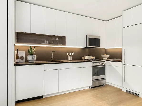 70 West 37th Street image 3 of 26