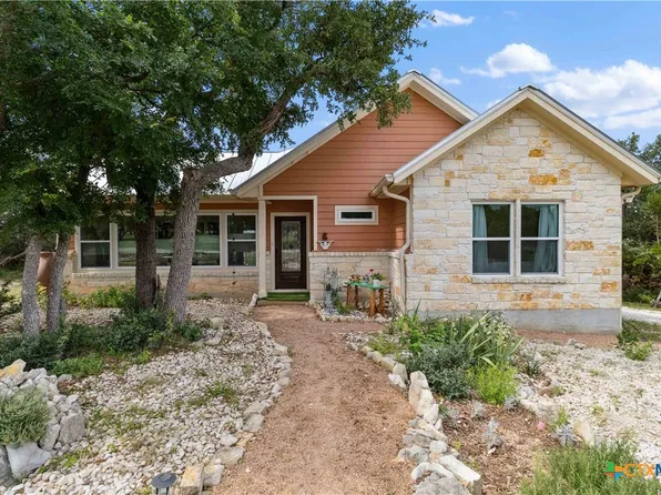 1346 Log Cabin Ln, Fischer, TX 78623