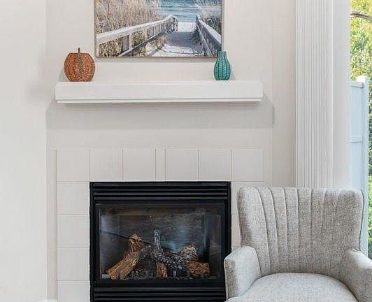 Corner gas fireplace