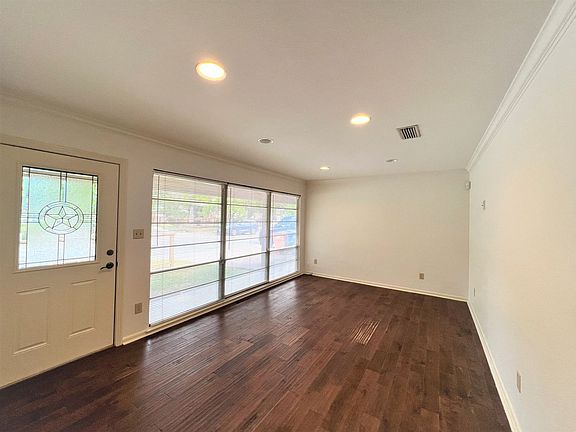 4th image of 5011 Finley Dr