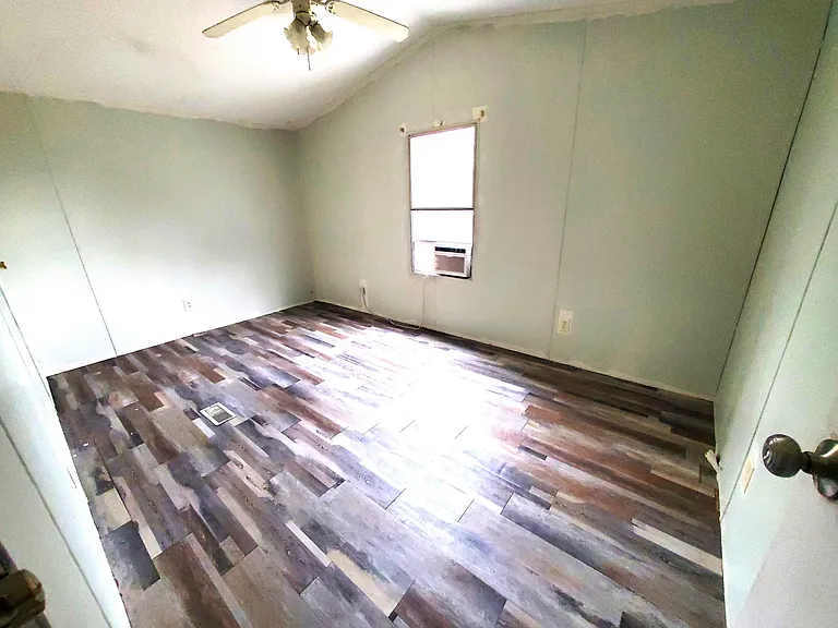 20327 Clyde Dr #B — Photo 9