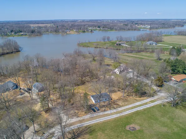 2400 Woodhurst Dr, Sullivan, IN 47882
