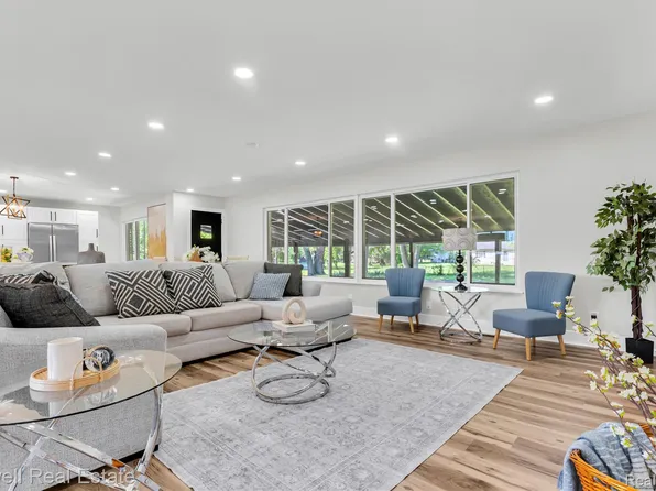 24139 Philip Dr, Southfield, MI 48075