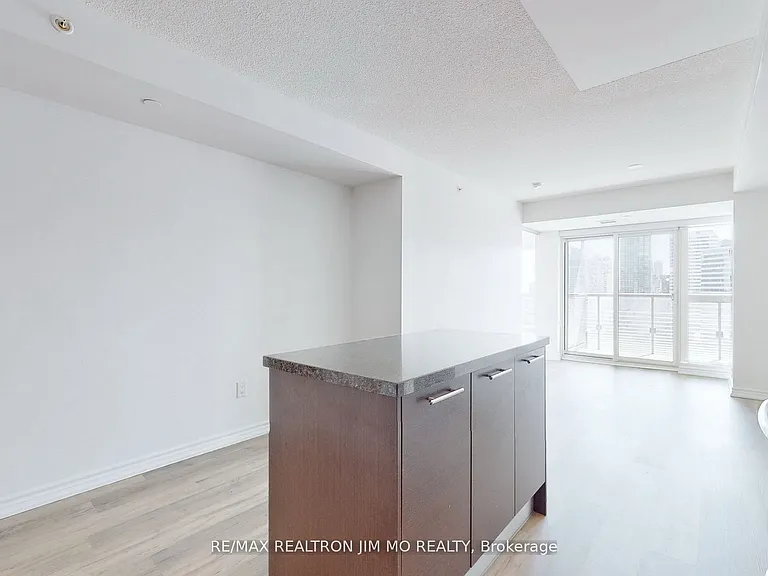 386 Yonge St #2508 — Photo 11