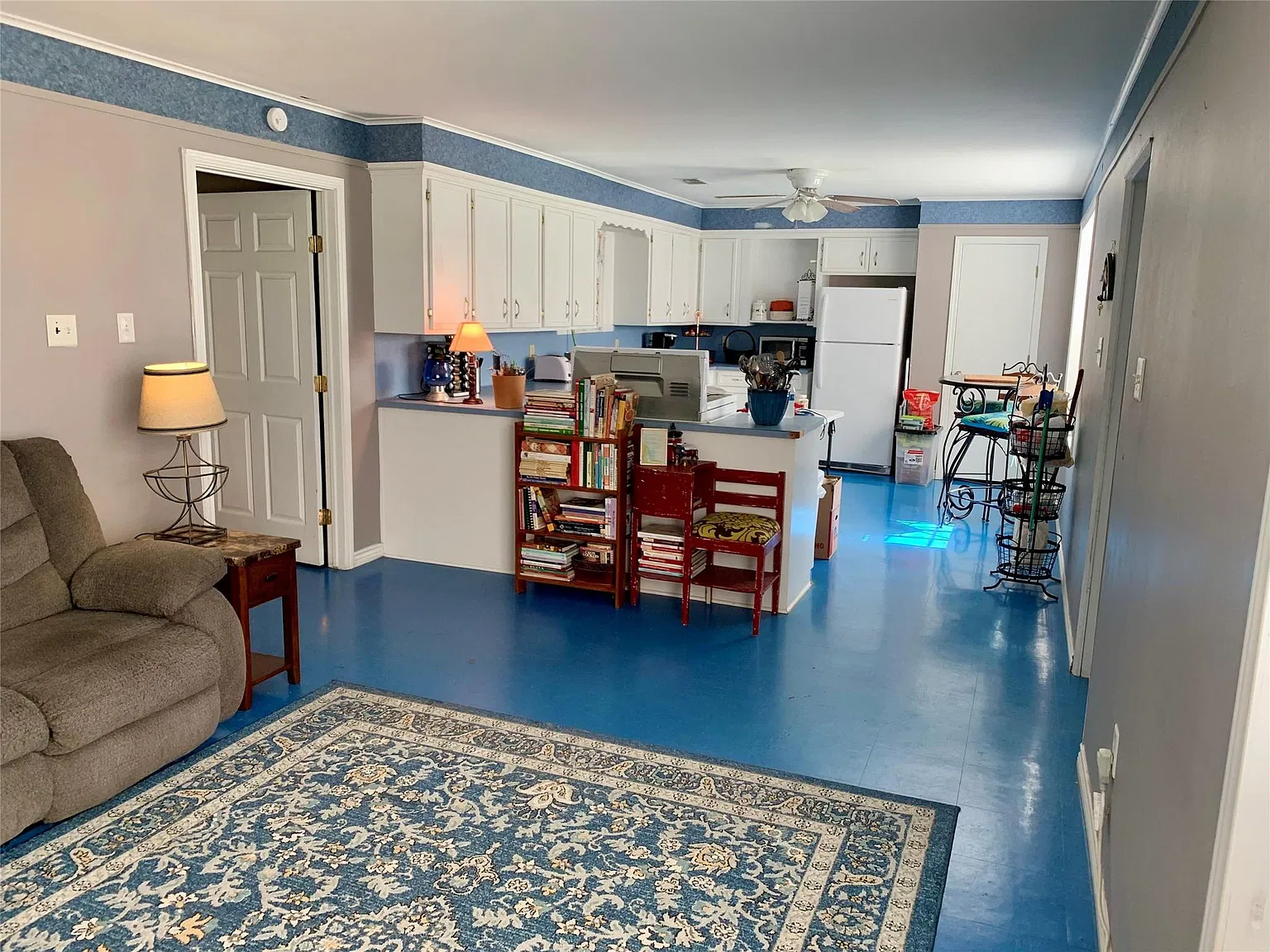 2 bed, 1.0 bath, 2029 sqft, $1,850 — Photo 2