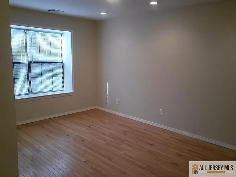 510 Sunshine Ct — Photo 12