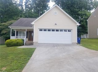 4125 Lakewood Glen Dr, Winston Salem, NC 27107