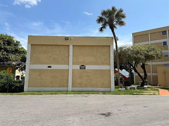 3rd image of 9260 Fontainebleau Blvd APT 104