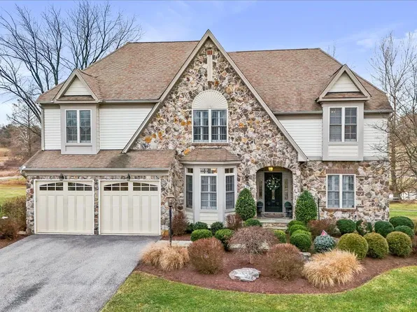 33 Louisa Beall Ln, Charles Town, WV 25414