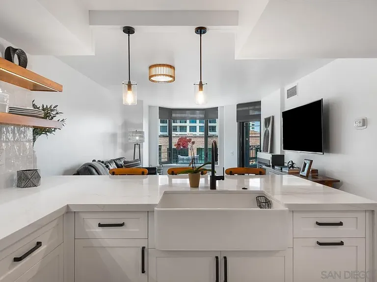 500 W Harbor Dr W #616 — Photo 5