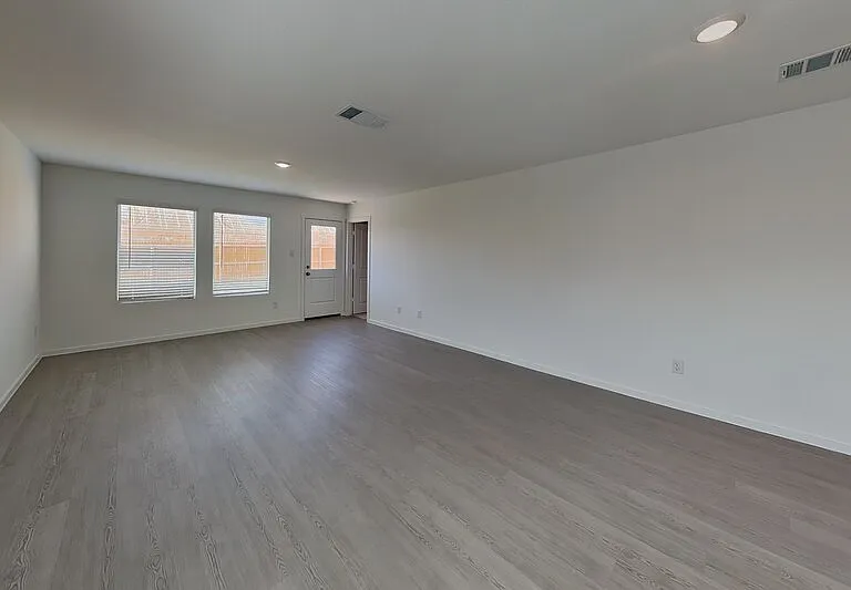 3105 Lynmar Ln — Photo 2
