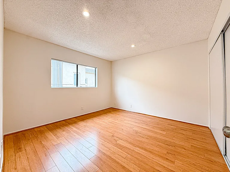 909 Orange Grove Ave #6 — Photo 2