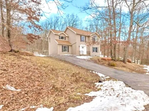 303 Fall Creek Ter, Stroudsburg, PA 18360