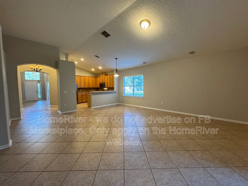 4 bed, 3.0 bath, 2357 sqft, $2,395 — Photo 3