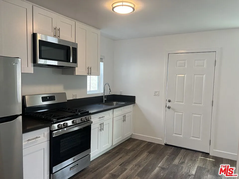 228 1/2 E Avenue 42