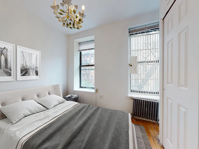 214 E 10th St #13 — Photo 1