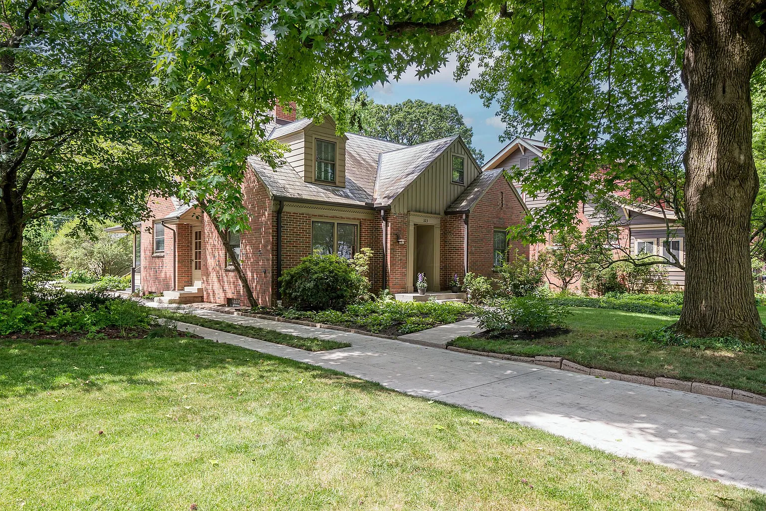 323 Clinton Heights Ave photo 1