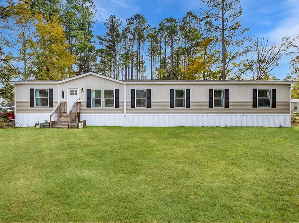 245 W Medina St, Summerville, SC 29483