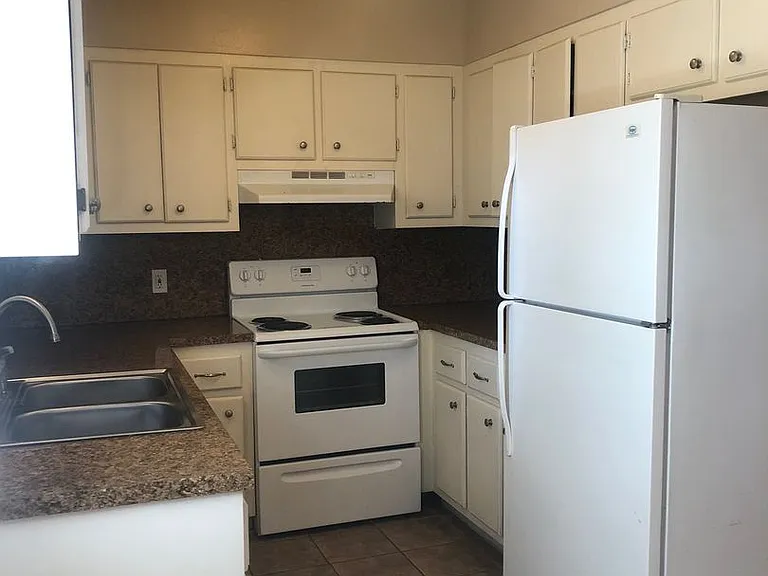 1702 N Moody St — Photo 3