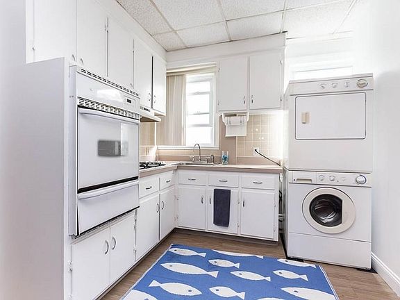 3rd image of 374 Shirley St Floor 1