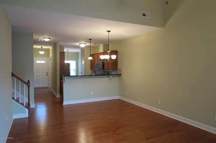 Building Photo - 1805 Fox Den Way #5