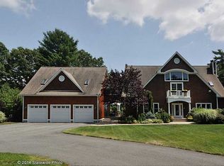 2 Carriage Cv, Coventry, RI 02816