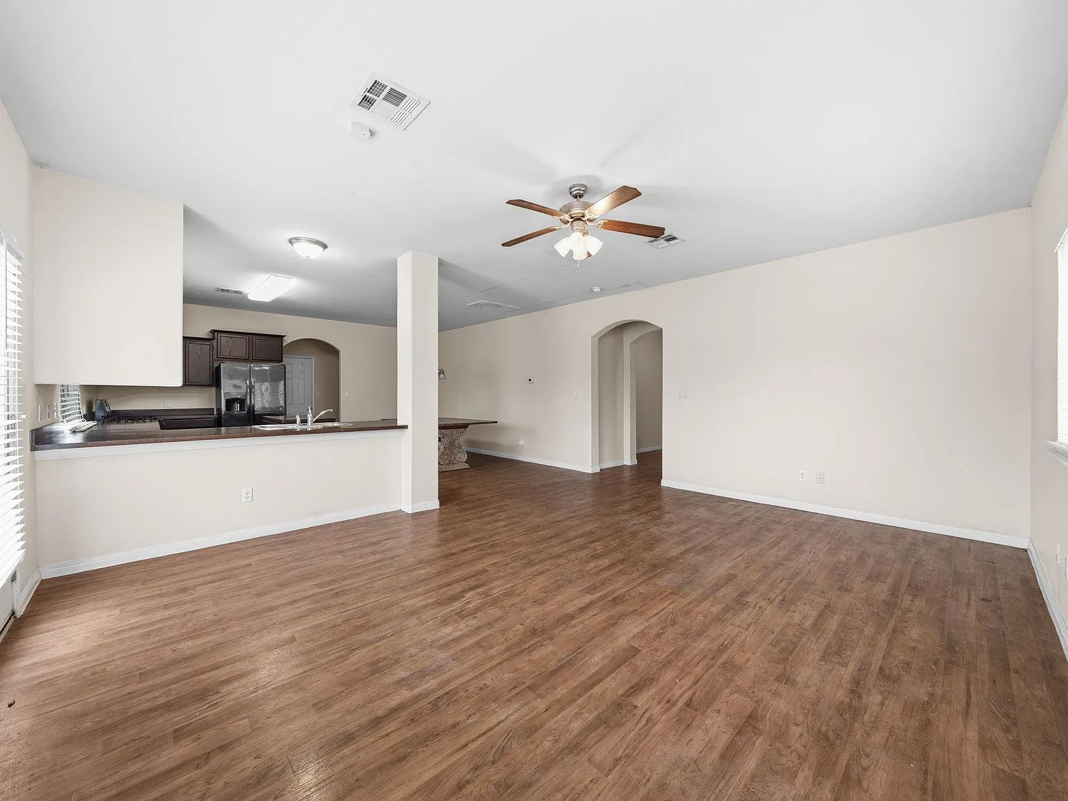 3 bed, 2.0 bath, 1996 sqft, $1,900 — Photo 2