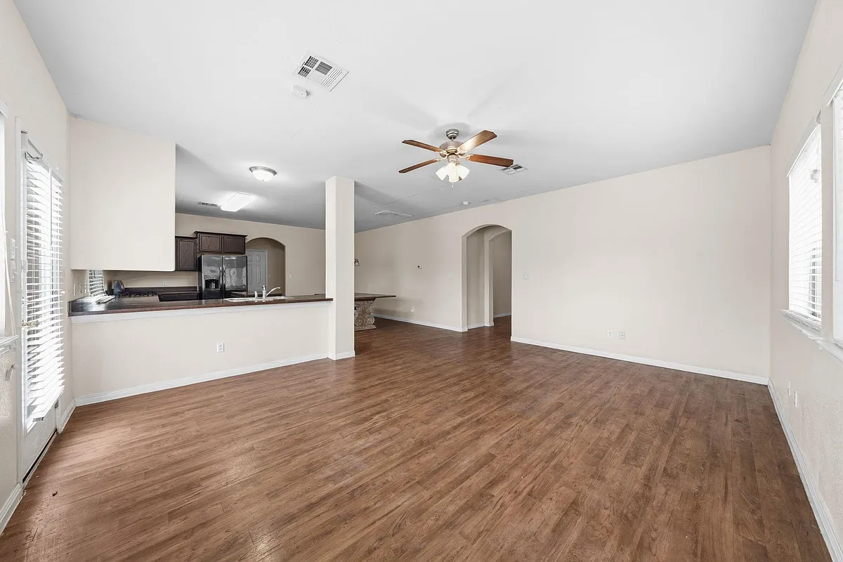 Building Photo - 601 Silver Wing Dr