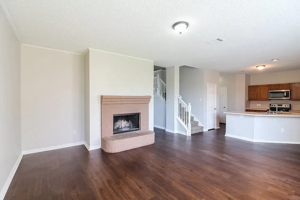 4 bed, 2.5 bath, 2284 sqft, $2,860 — Photo 2