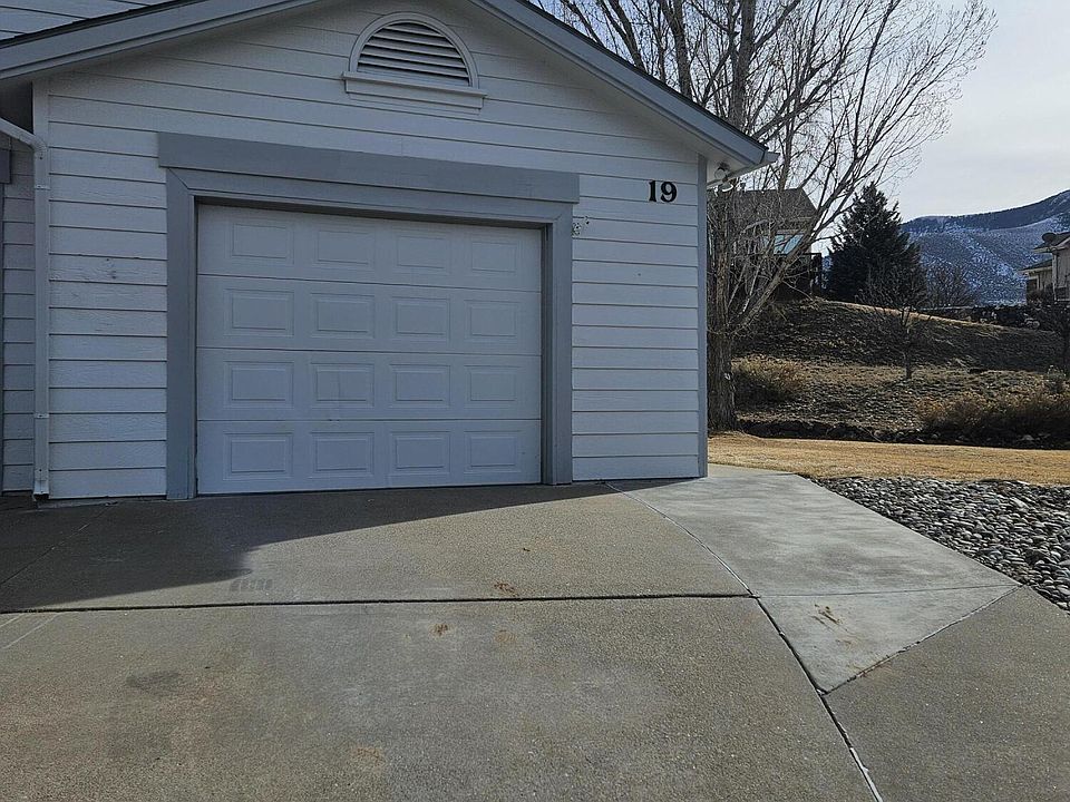 2nd image of 19 W Ridge Ct