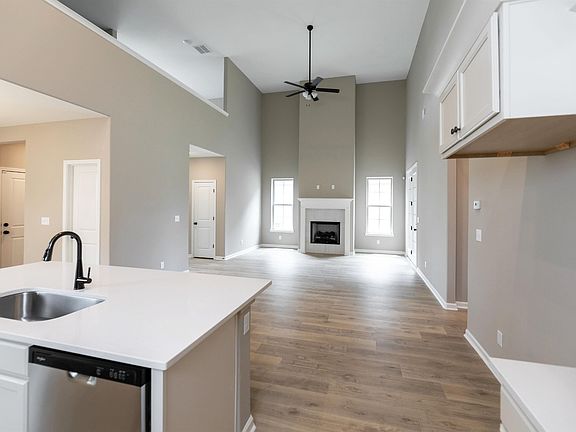 4th image of 129 Saint Andrews Dr