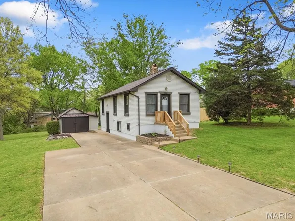 3539 Summit Ave, Saint Louis, MO 63129