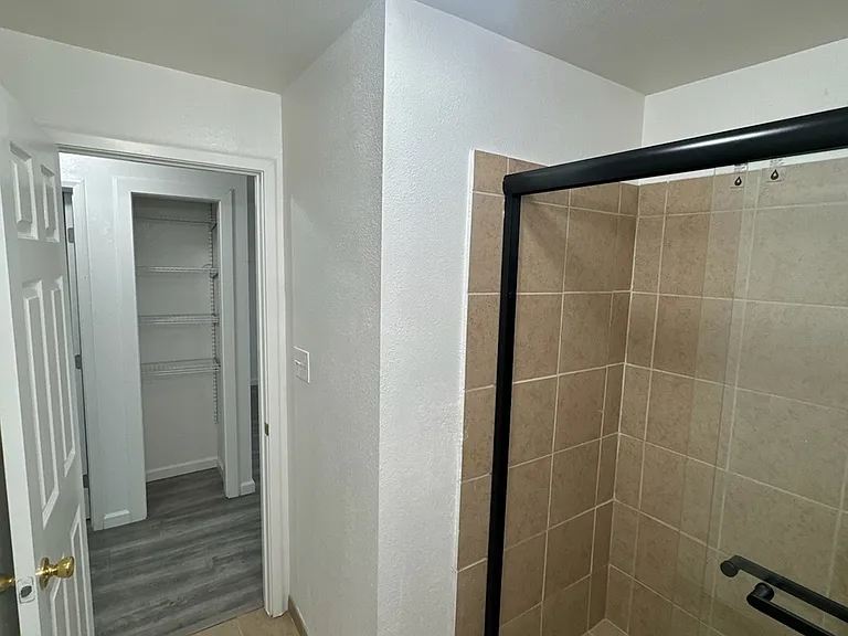 Stanford Avenue Apartments — Photo 9