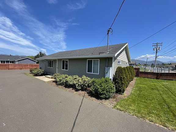 3rd image of 3606 Alder Ln