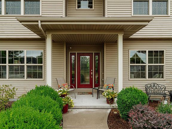 3rd image of 797 Estate DRIVE