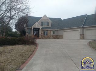 1035 SW Exmoor Ln, Topeka, KS 66604