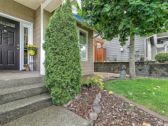 3rd image of 4612 210th St SW