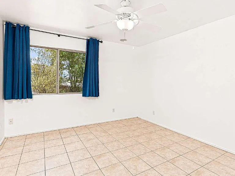 2426 W Silverbell Tree Dr — Photo 11