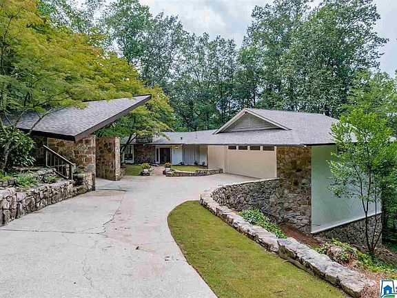 3rd image of 888 Velmont Ln