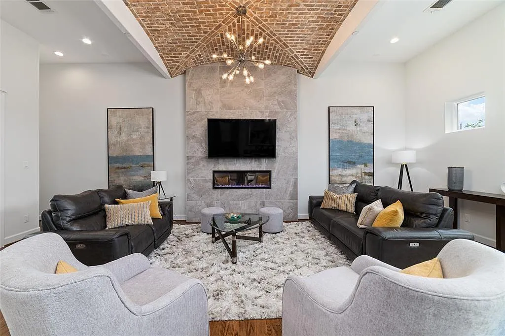 4 bed, 4.5 bath, 3391 sqft, $6,000 — Photo 1