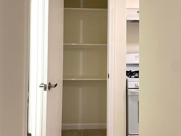 Hallway to Pantry / Kitchen / Wash Room 6' x 3'