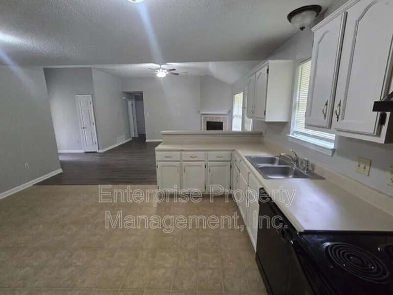4444 Longtree Cv — Photo 9