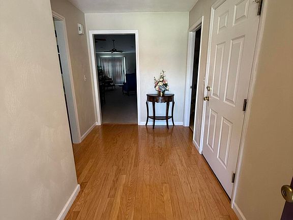3rd image of 938 Harmon Cir