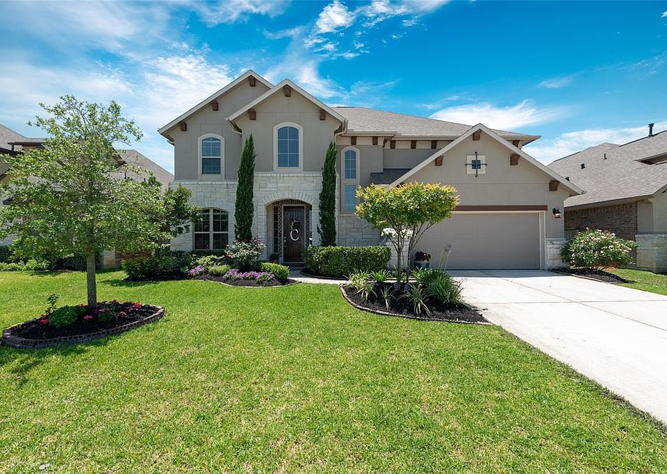 Beautiful 2-story Ryland home featuring 4 bedrooms, 3.5 bathrooms, 3-car tandem garage, located in the neighborhood of Falls at Dry Creek.